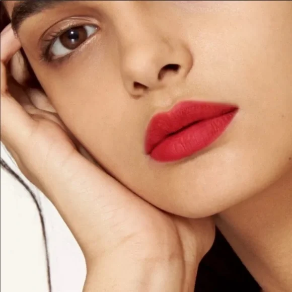 NEW! 💄👄 Burberry Liquid Lip Velvet Cream Gloss Military Red 41 Lipgloss - Picture 2 of 4